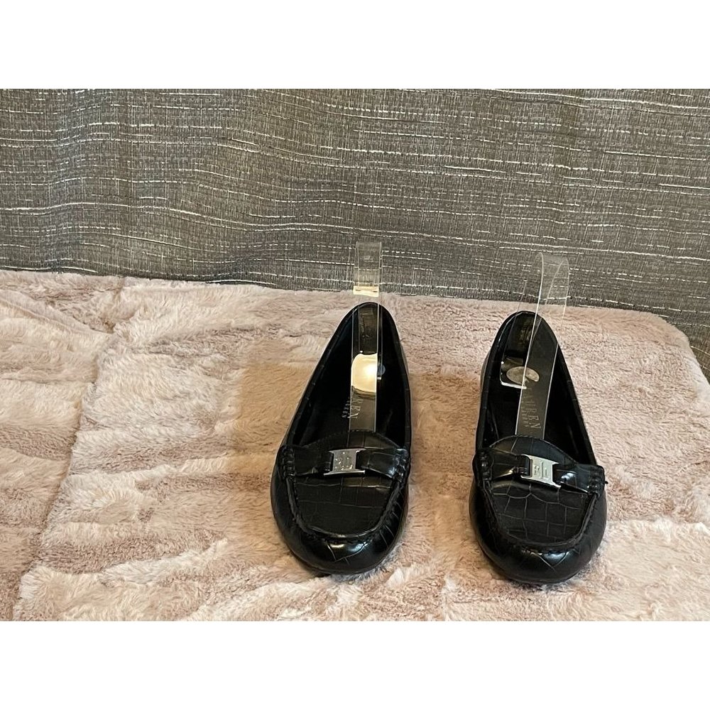 ⭐️⭐️ Women's size 7.5 Ralph Lauren Loafers with silvertone buckle.  Super cute a